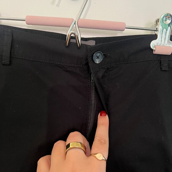 H&M Black Flat Front Men's Shorts - Picture 3 of 7